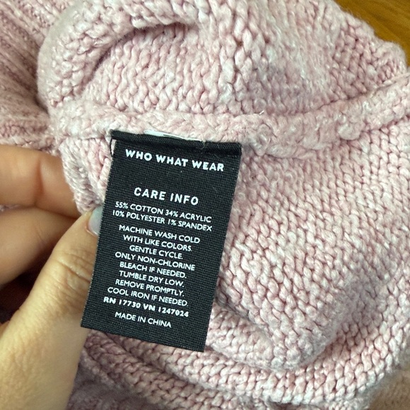 Pink Sweater - Picture 4 of 4